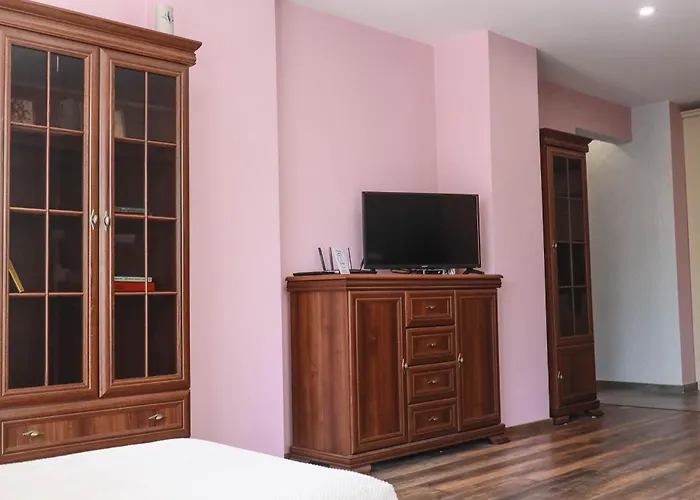 With Free Parking By Apartmax Διαμέρισμα