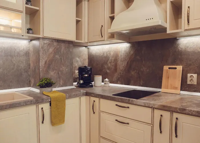 With Free Parking By Apartmax * וארנה