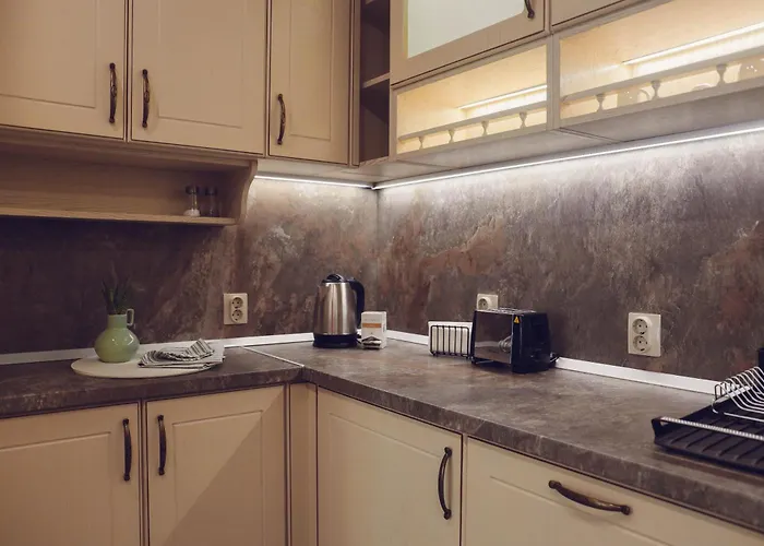 With Free Parking By Apartmax וארנה