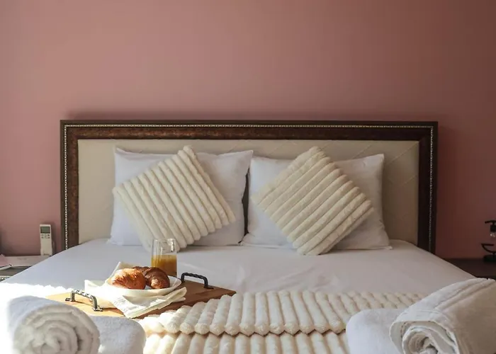 With Free Parking By Apartmax וארנה