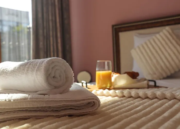 With Free Parking By Apartmax דירה וארנה