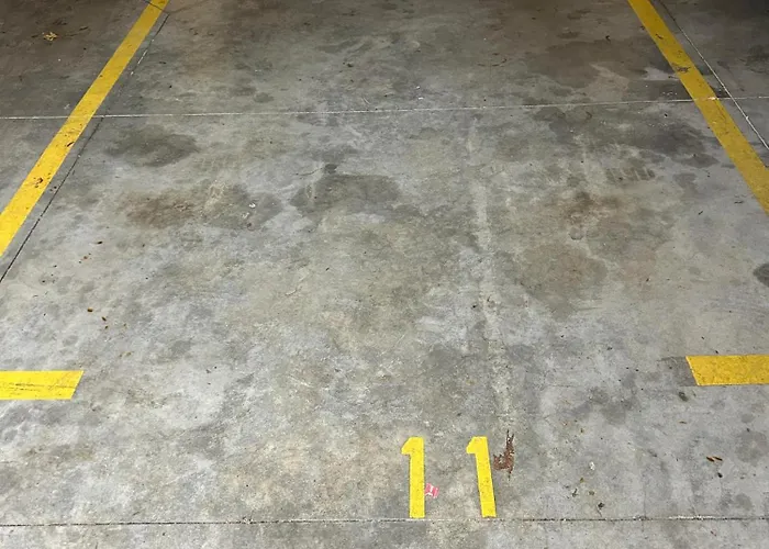 With Free Parking By Apartmax דירה *