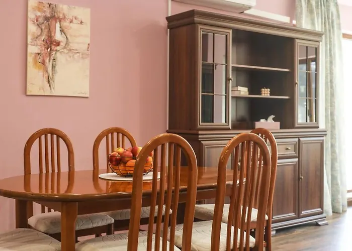 With Free Parking By Apartmax *