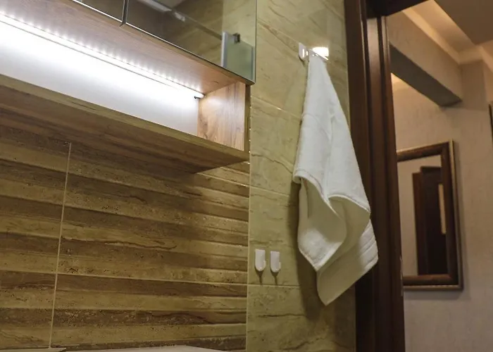 Apartment With Free Parking By Apartmax